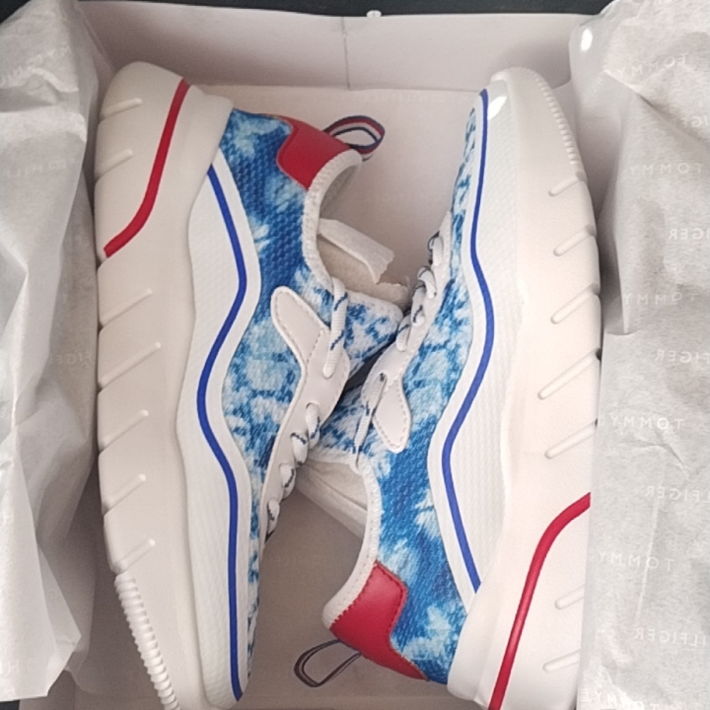 NEW Tommy Hilfiger Woman's Ferizi Sneaker